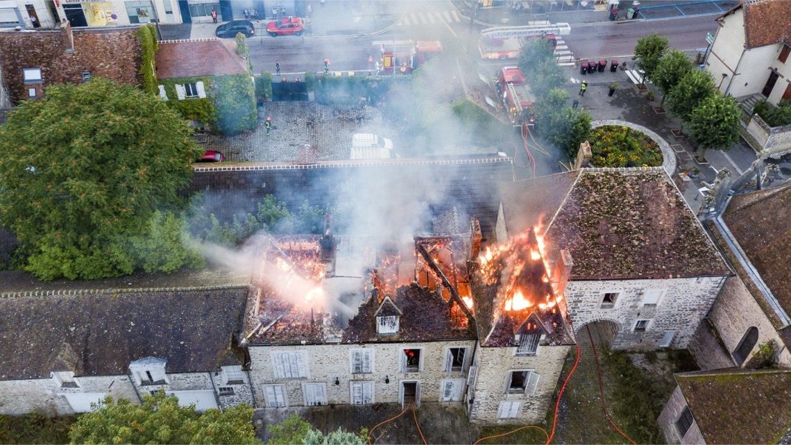 Seine-et-Marne. A Mormant, une partie de la ferme Bachelier ravagée par un incendie